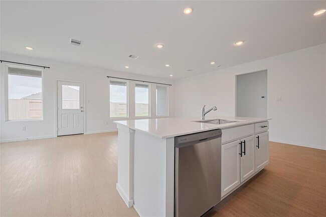 Building Photo - 26615 Coast Redwood Dr
