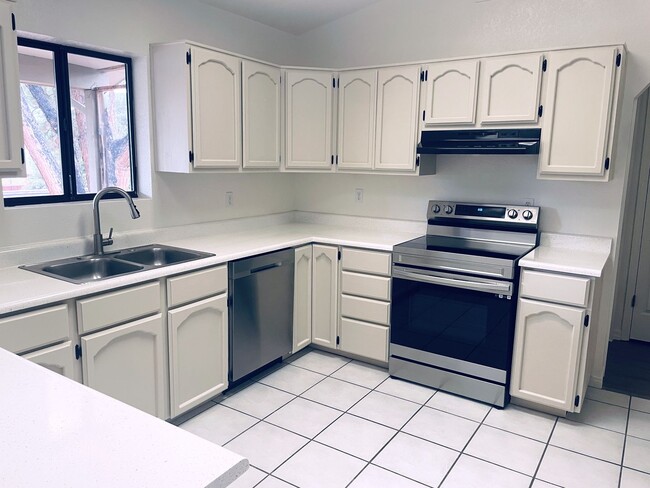 Building Photo - HOUSE - RED ROCK VIEWS - VILLAGE OF OAK CREEK