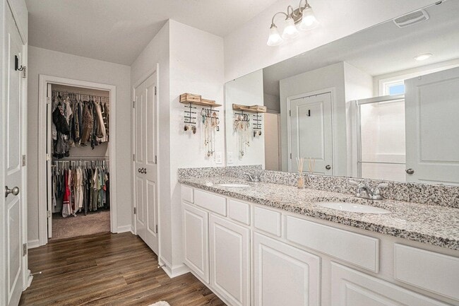 Building Photo - 252 Hyrne Dr