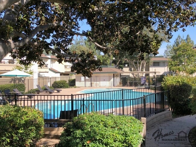 Building Photo - Homes Management - 1 Bedroom Condo in Vermont Villas Community