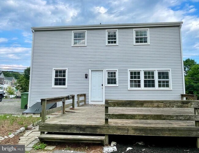 Building Photo - 471 N Elmwood Rd