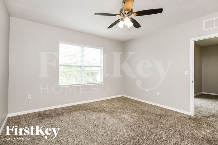 Building Photo - 621 Squires Grove Dr