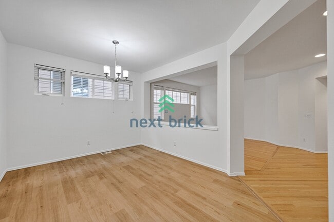 Building Photo - 4 Bed 2.5 Bath Single-family House Available for Rent!