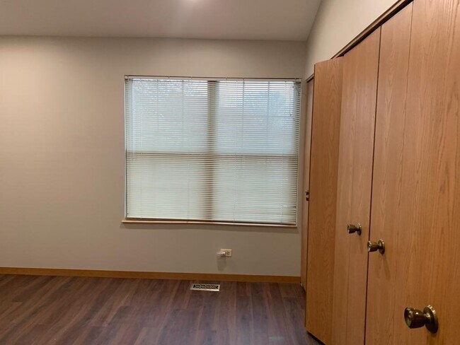 Building Photo - 640 Le Parc Cir