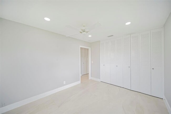 Building Photo - 2725 Emory Dr W
