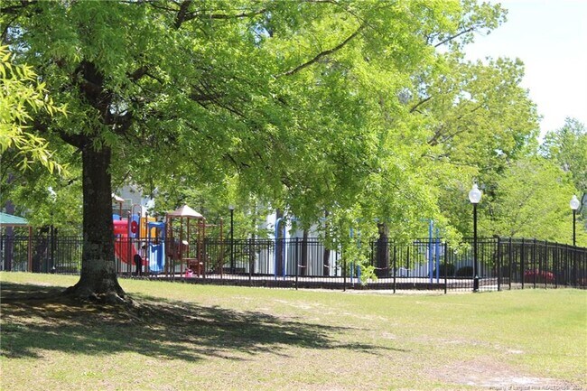 Building Photo - 264 Waterdown Dr