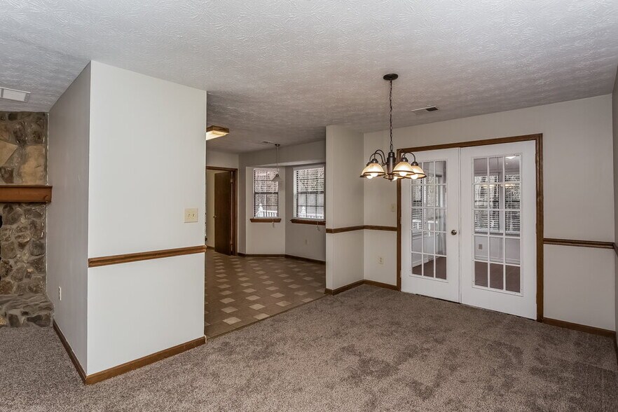 Building Photo - 295 Summertown Dr