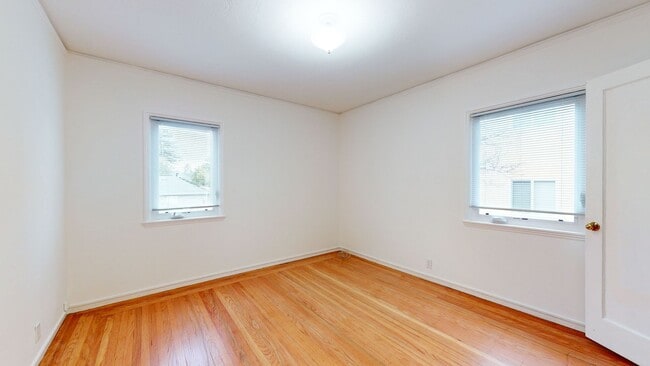 Building Photo - Charming 2 Bedroom Oakland Unit!