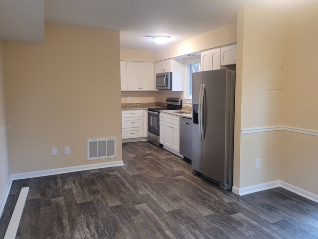 Building Photo - Remodeled Townhome