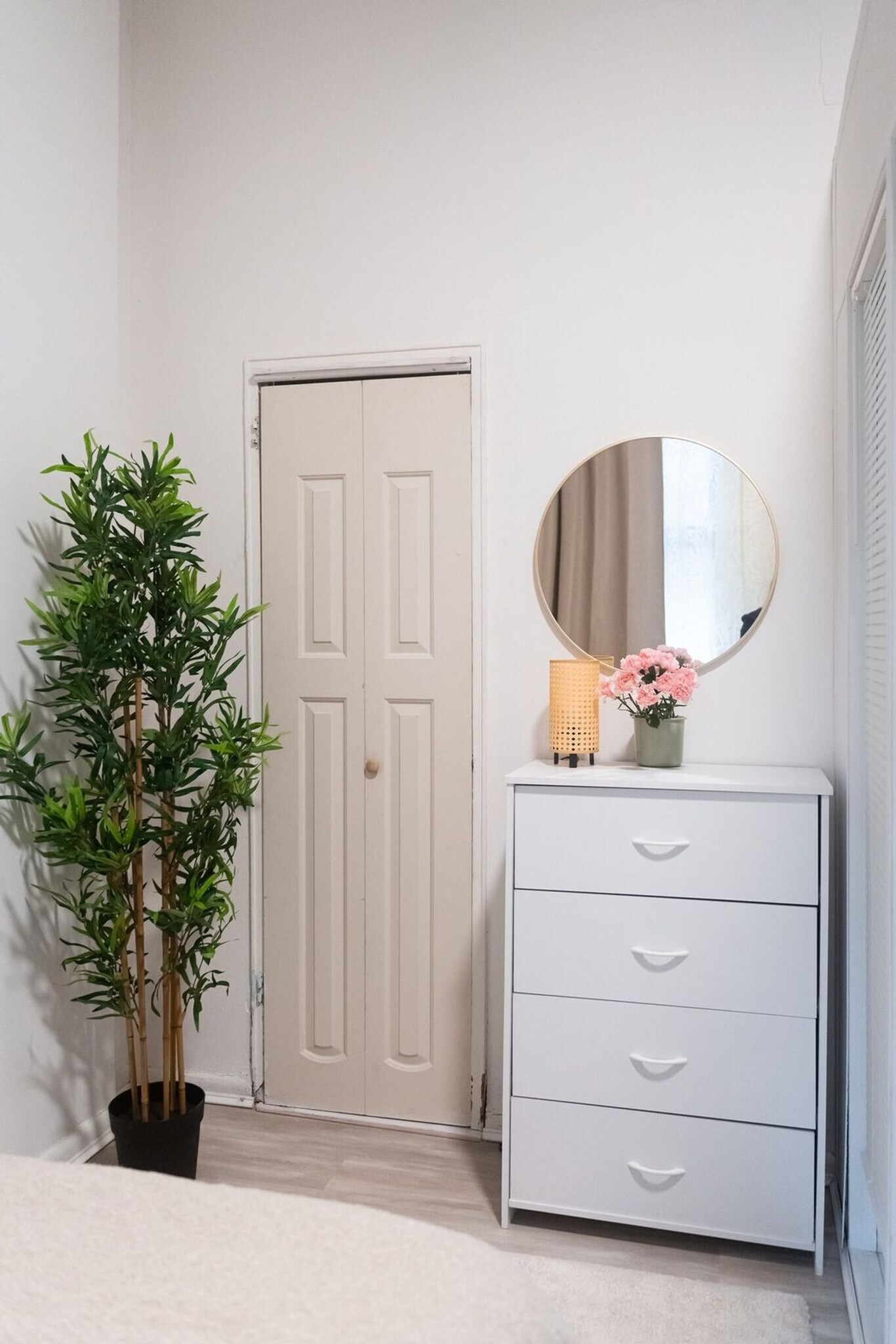 Building Photo - 242 E 33rd St