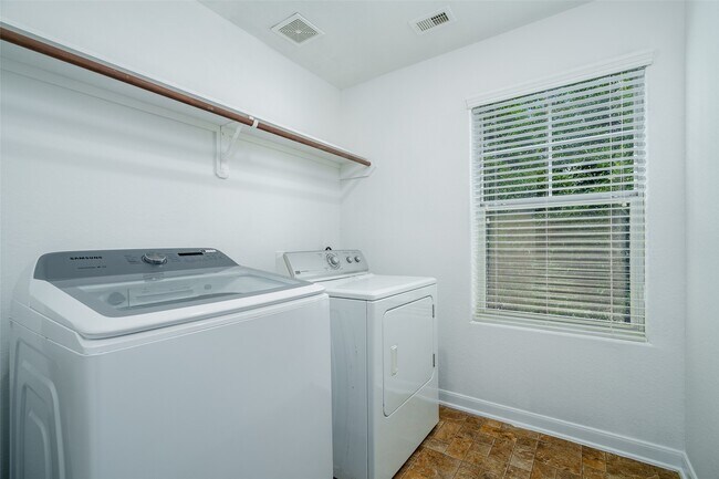 Building Photo - 17607 Sulphur Strm Ct