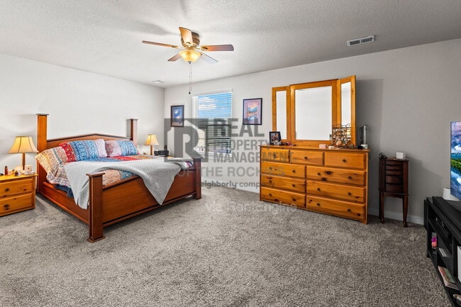 Building Photo - 218 E Chestnut St