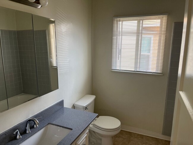 Building Photo - 3 bedroom home in Lakewood now ready to rent!