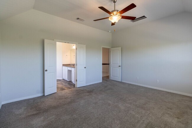 Building Photo - Stunning two story 4 bedroom with den and media/ game area in Pflugerville!