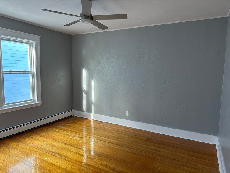 Building Photo - 52 Pilgrim Ave