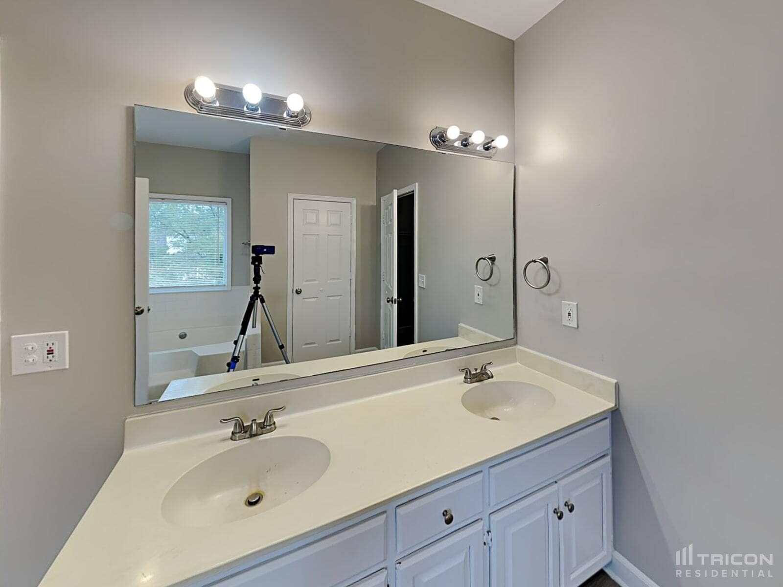 Building Photo - 4932 Tulip Grove Ln