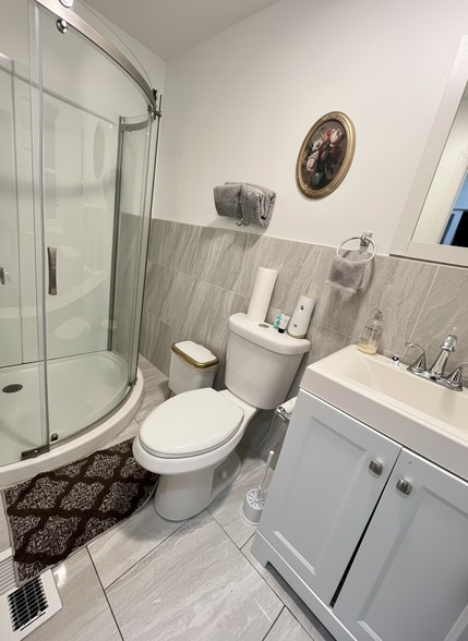 Building Photo - 61 Lamson St