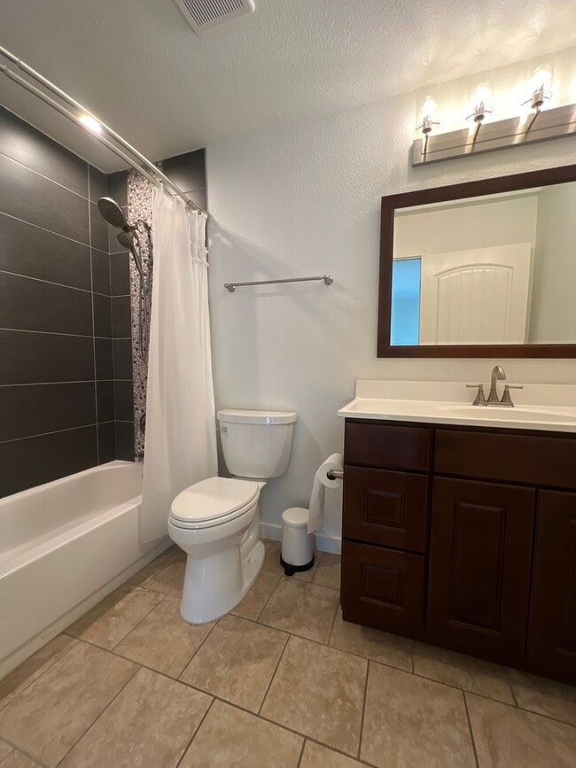 Building Photo - Stunningly Upgraded 3 Bed/2.5 Bath Home