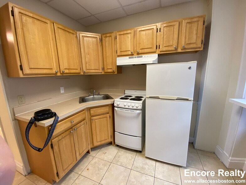 Building Photo - 62 Boylston St