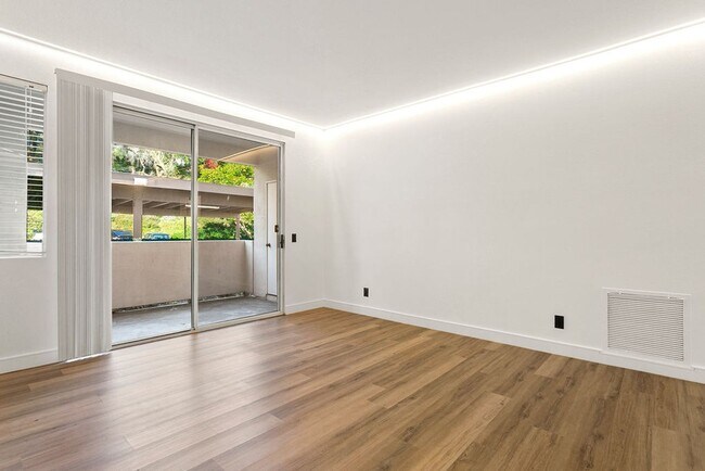 Building Photo - Stunning Single-Level 2-Bedroom Condo with Designer Upgrades Throughout!