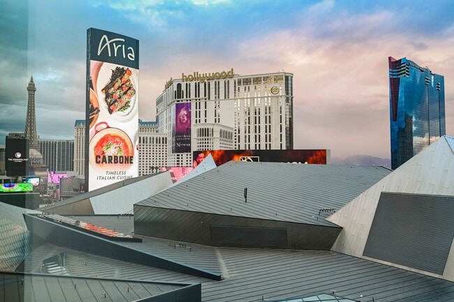Building Photo - Studio with incredible views of the Strip!