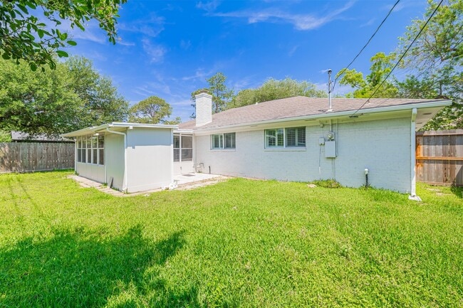 Building Photo - 14127 Woodthorpe Ln