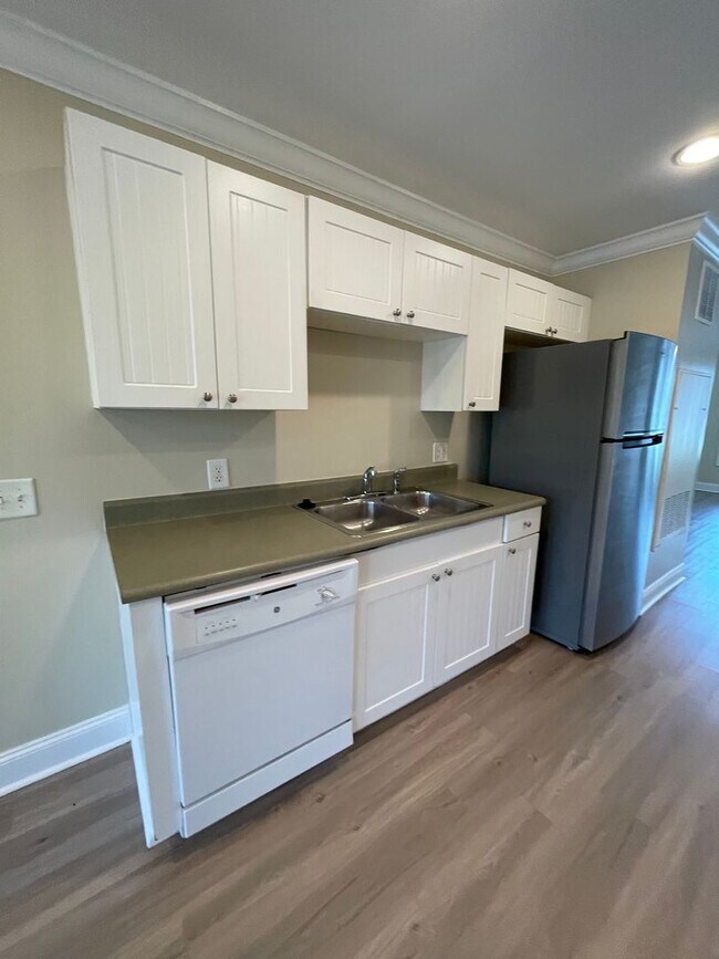 Building Photo - 15-1512 Dukes