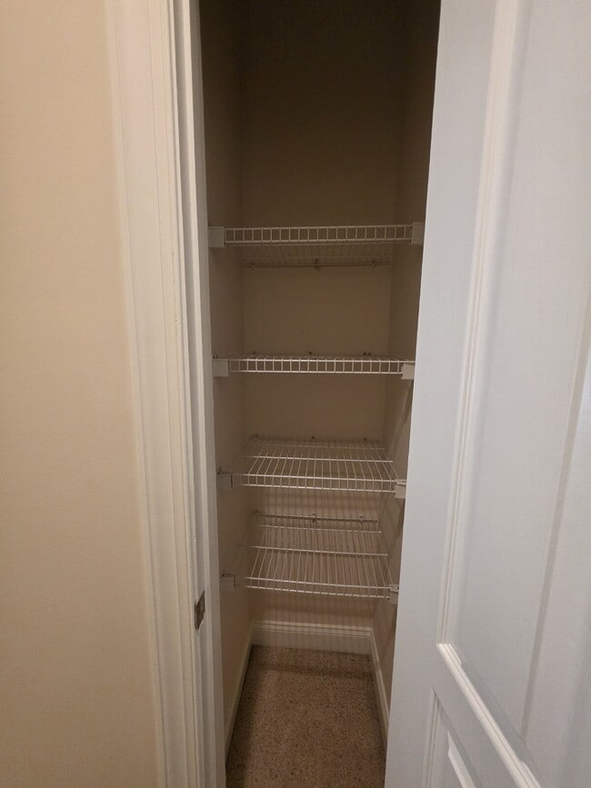 Building Photo - Spacious 4-Bedroom Home for Rent in Kings ...