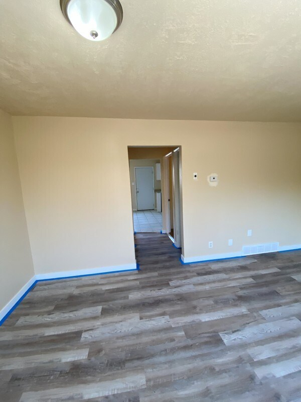 Building Photo - 725 S 1000 W