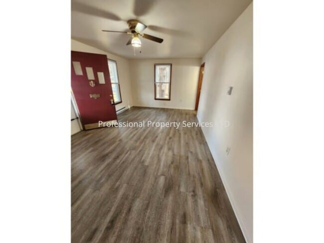 Building Photo - Country Living Near Commuter Routes