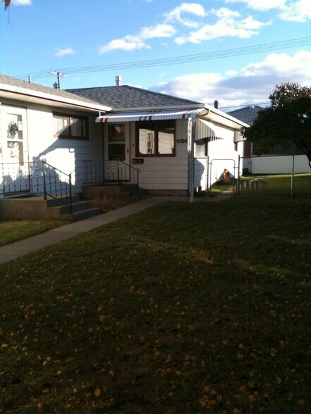 Building Photo - 4204 3rd Ave N