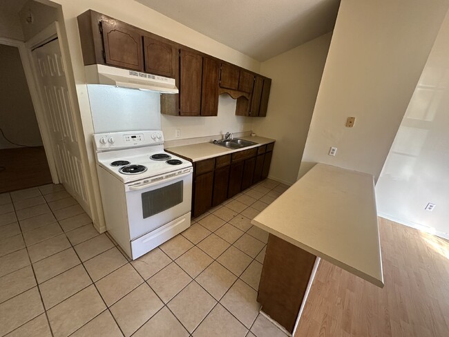 Building Photo - Apartment For Rent