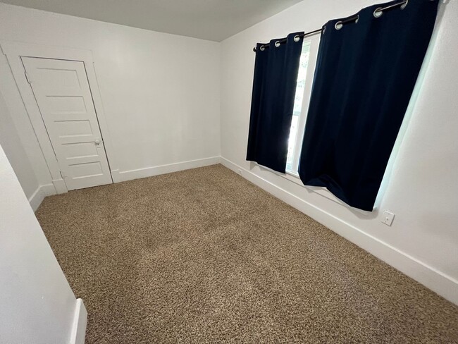 Building Photo - Beautiful 2 bed house