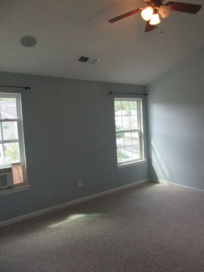 Building Photo - 469 Rolkin Rd