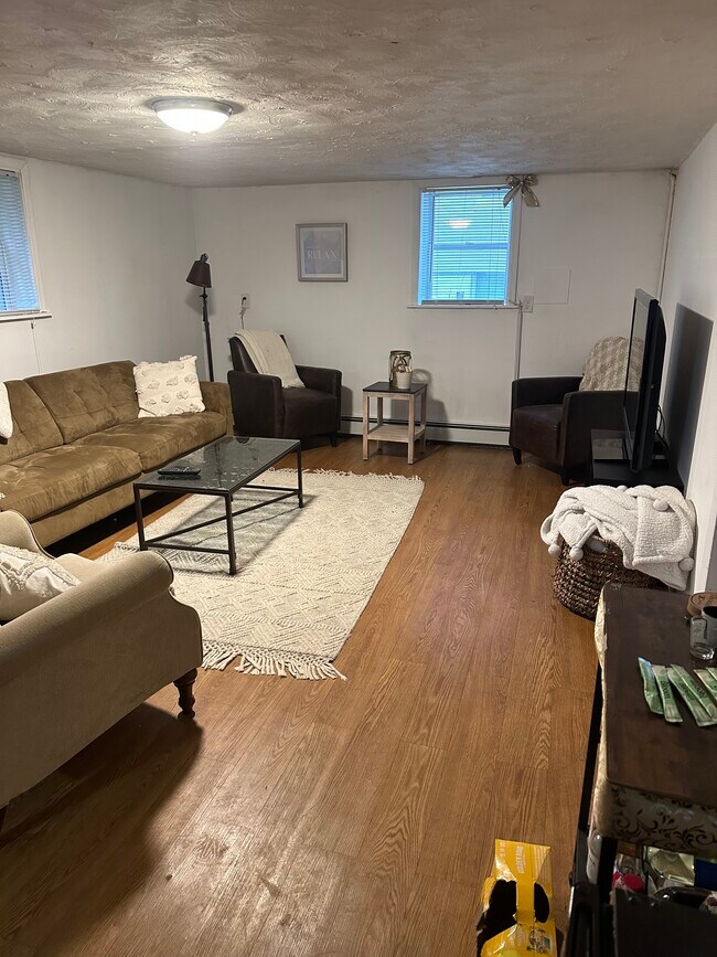 Building Photo - 19 Poplar St