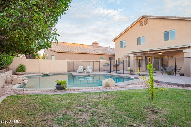 Building Photo - 9696 E Sheena Dr