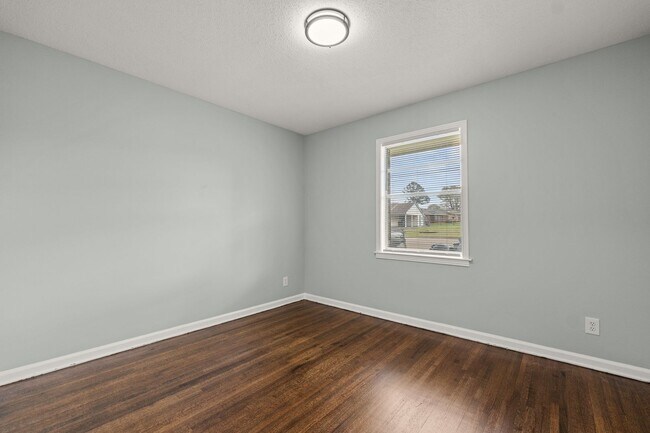 Building Photo - Fully Renovated Whitehaven Gem - Open To Section 8