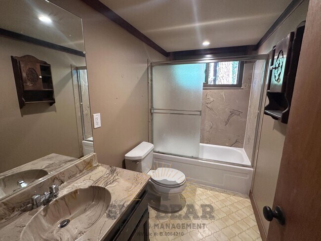 Building Photo - Spacious 3 Bed, 3.5 Bath Home with Forest ...