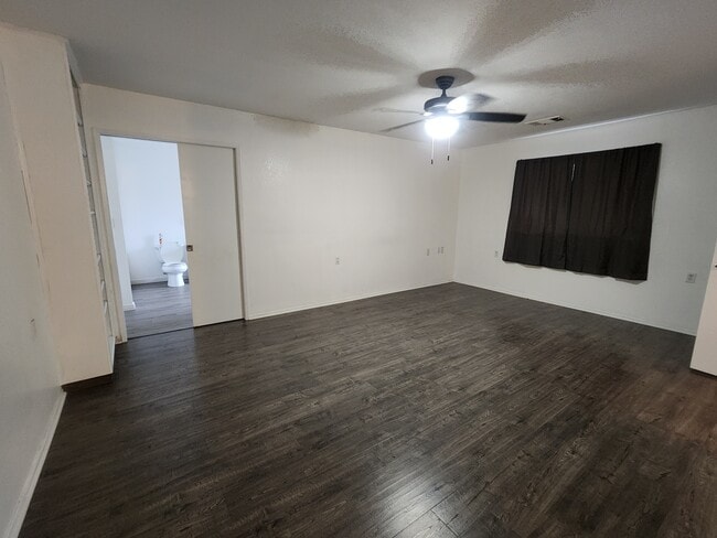 Building Photo - 678 W Henderson Ave