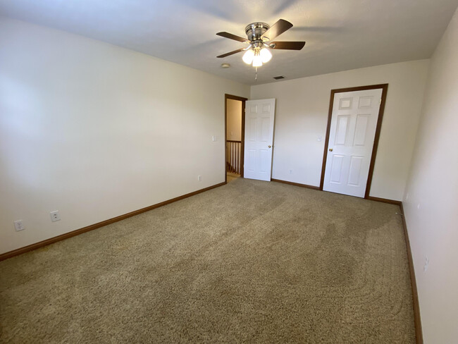 Building Photo - 5355 Midway Dr