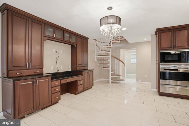 Building Photo - 6614 Corina Ct