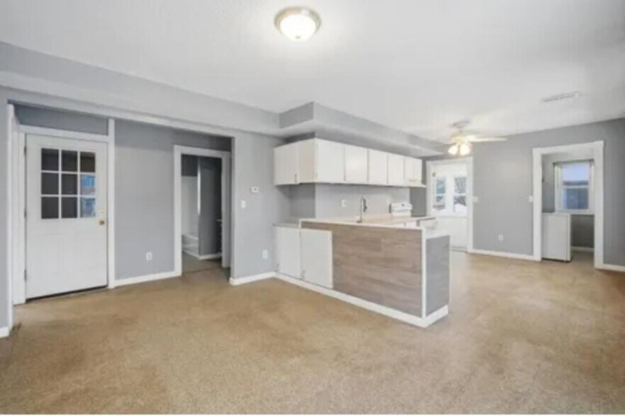 Building Photo - 884 Liberty St