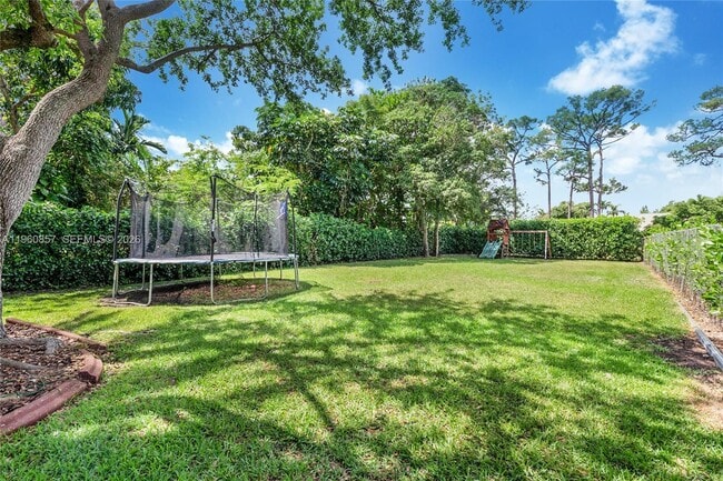 Building Photo - 5621 SW 68th Ct