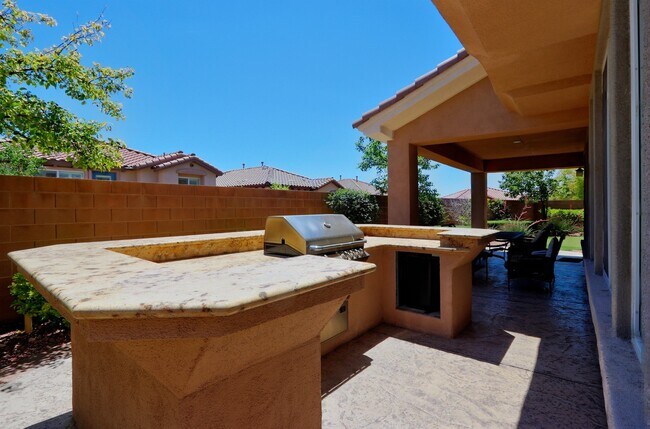 Building Photo - 1318 Surrey Downs Ln