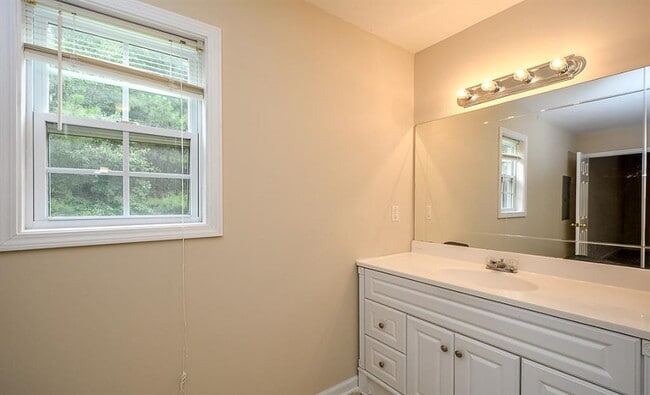 Building Photo - 400 Lynn Katie Ct