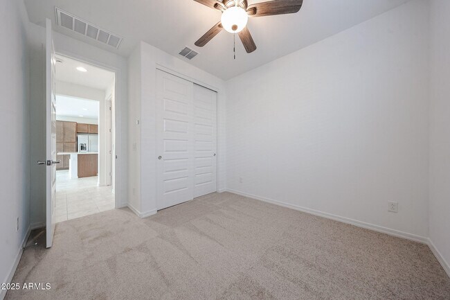 Building Photo - 14831 W Cottontail Ln