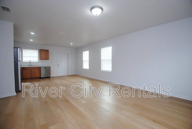 Building Photo - 5621 Overlook Dr E