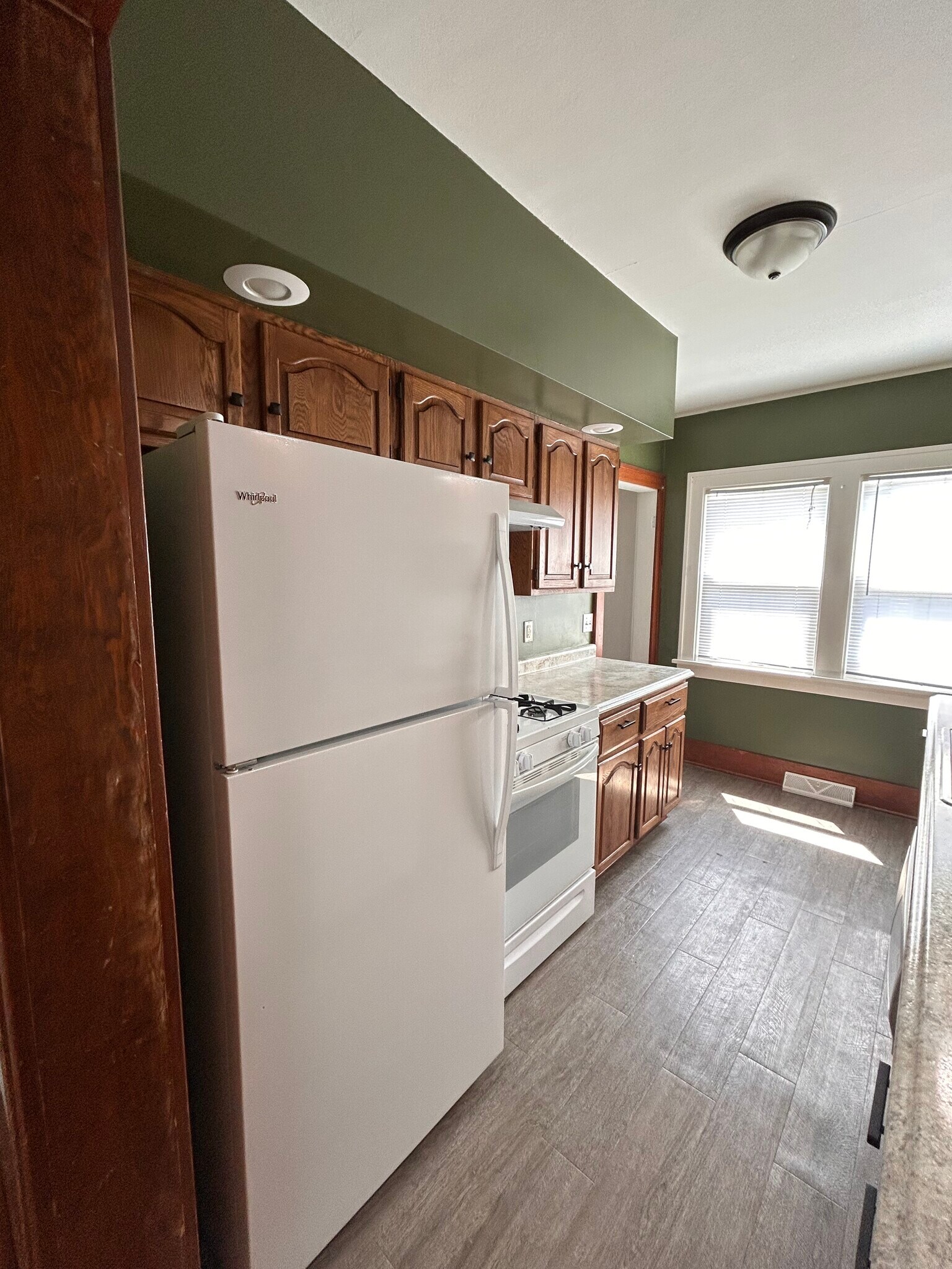 Building Photo - 416 E 29th Pl