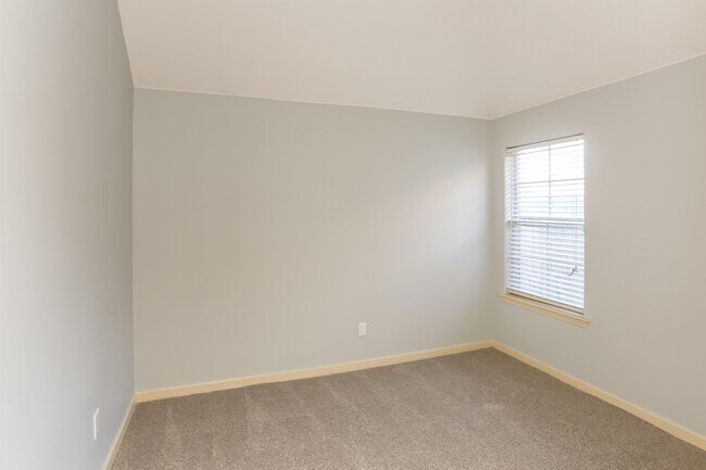 Building Photo - 8852 Campaldino Ave