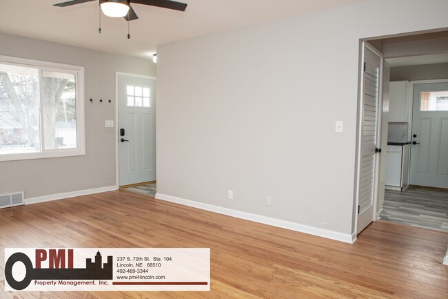 Building Photo - 820 S 38th St